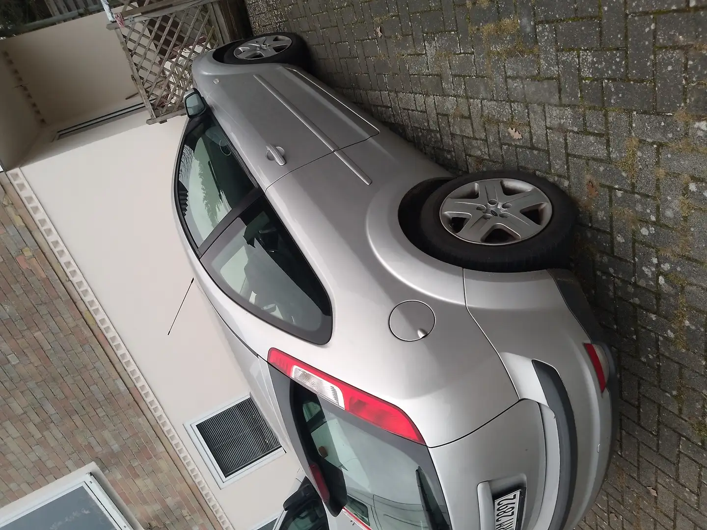 Ford Focus 1.6 16V Ambiente - 2