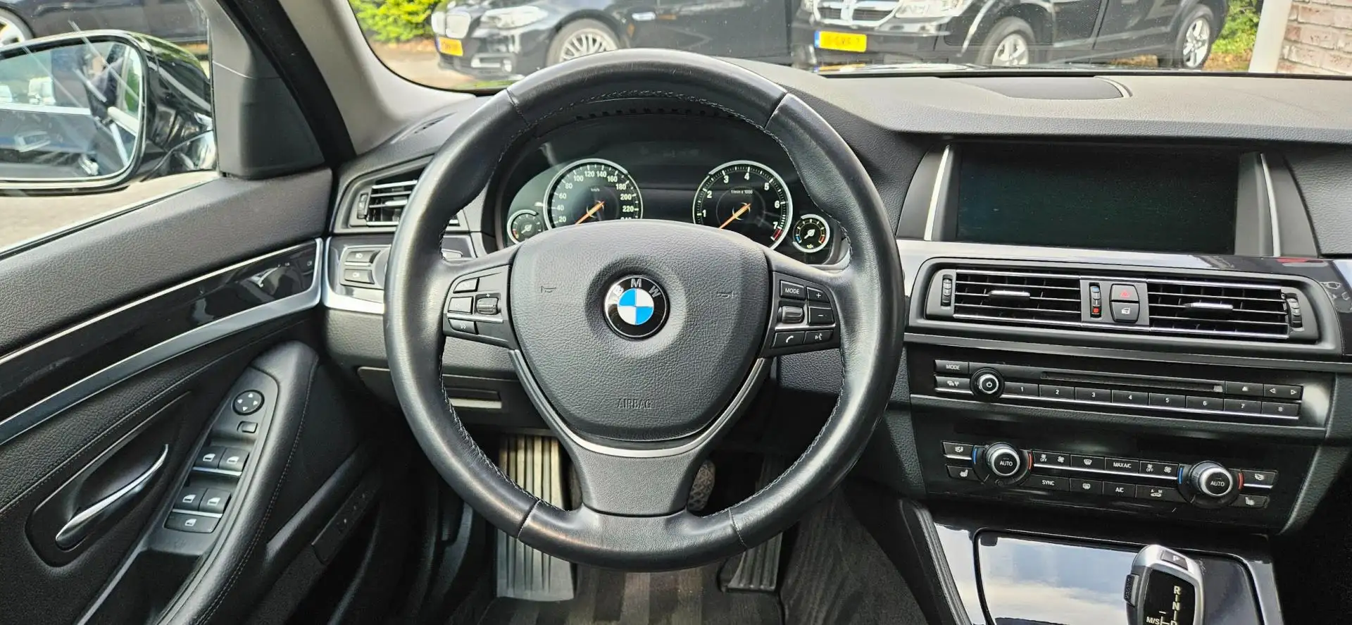 BMW 520 5-serie Touring 520i High Executive Trekhaak! Leer Zwart - 2