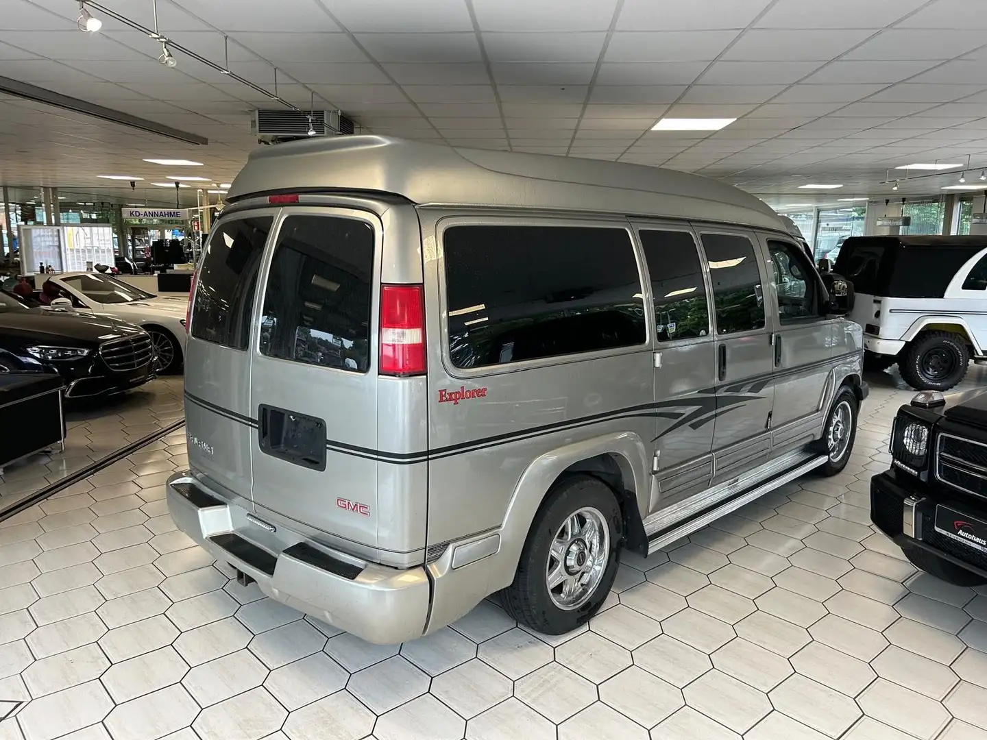 Chevrolet Express 5,3l V8 Explorer Limited AWD/4X4 Grau - 1