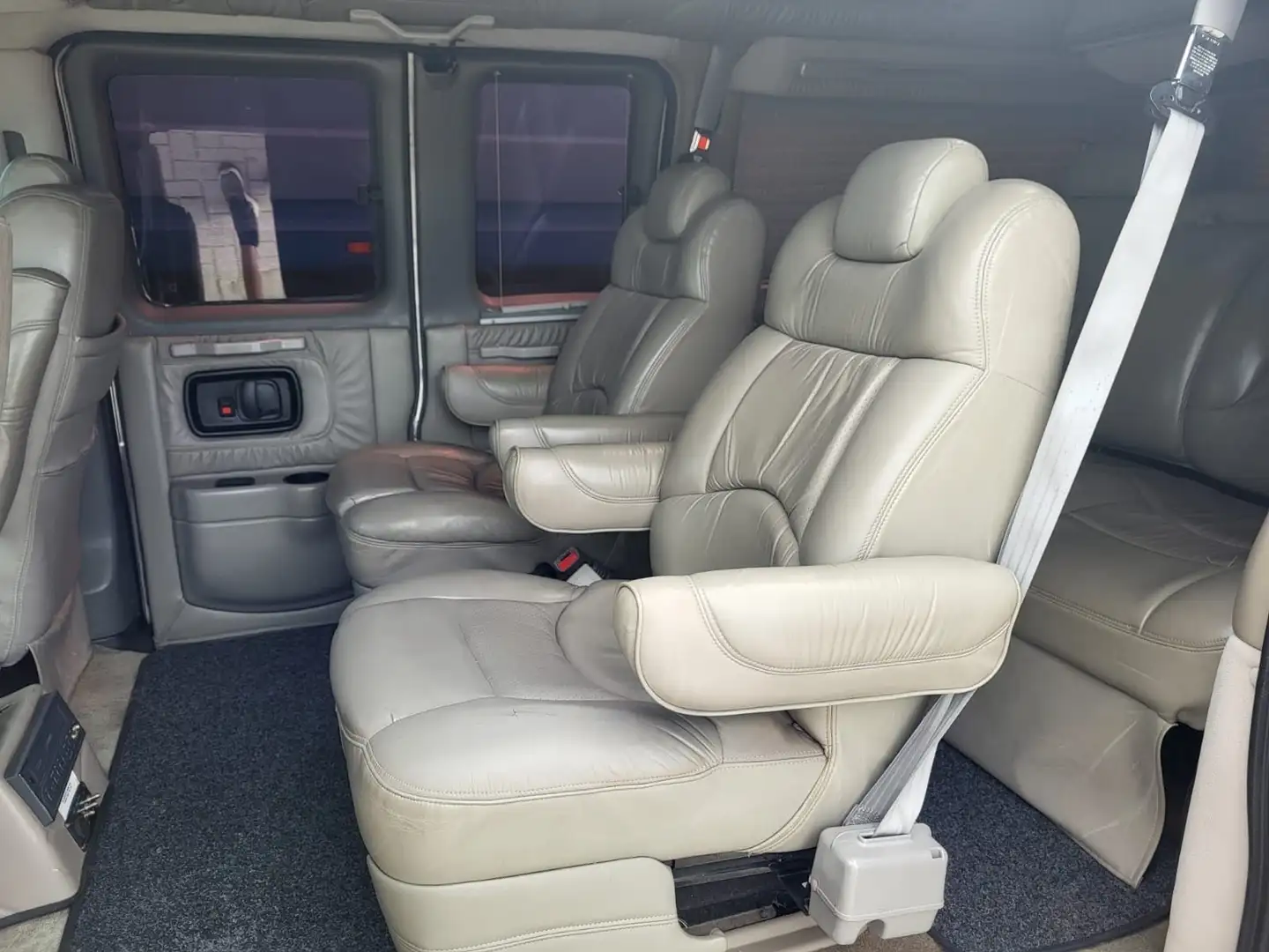 Chevrolet Express 5,3l V8 Explorer Limited AWD/4X4 Grigio - 2