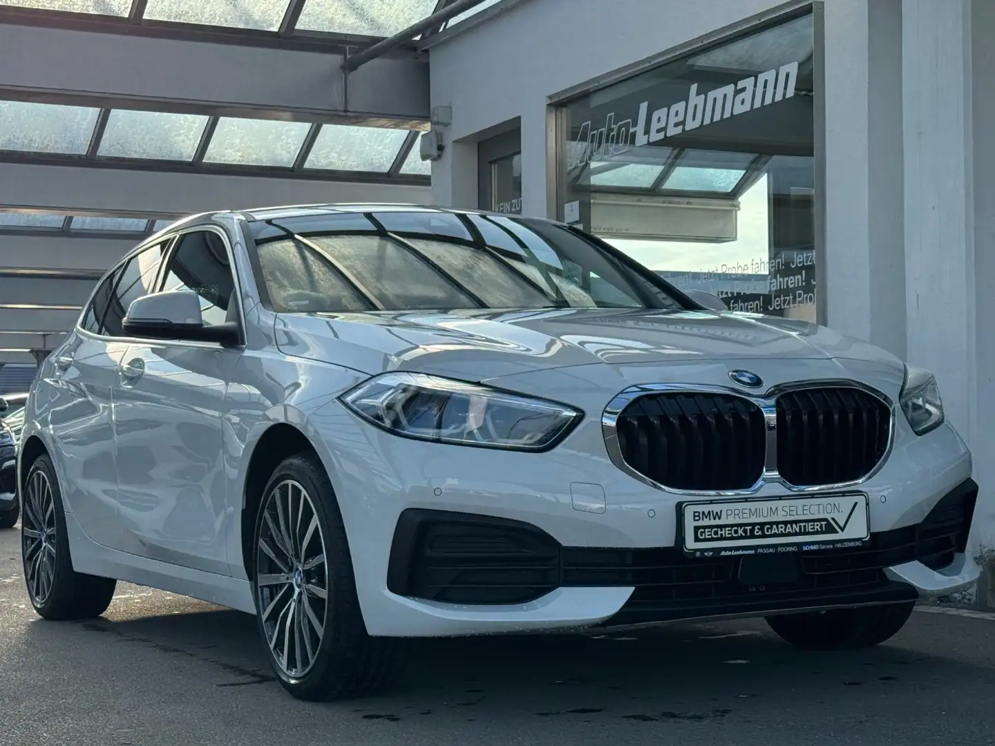 BMW 118 i DKG Advantage 18LM/DrivAssi/LKH/LC-PROF Blanc - 2