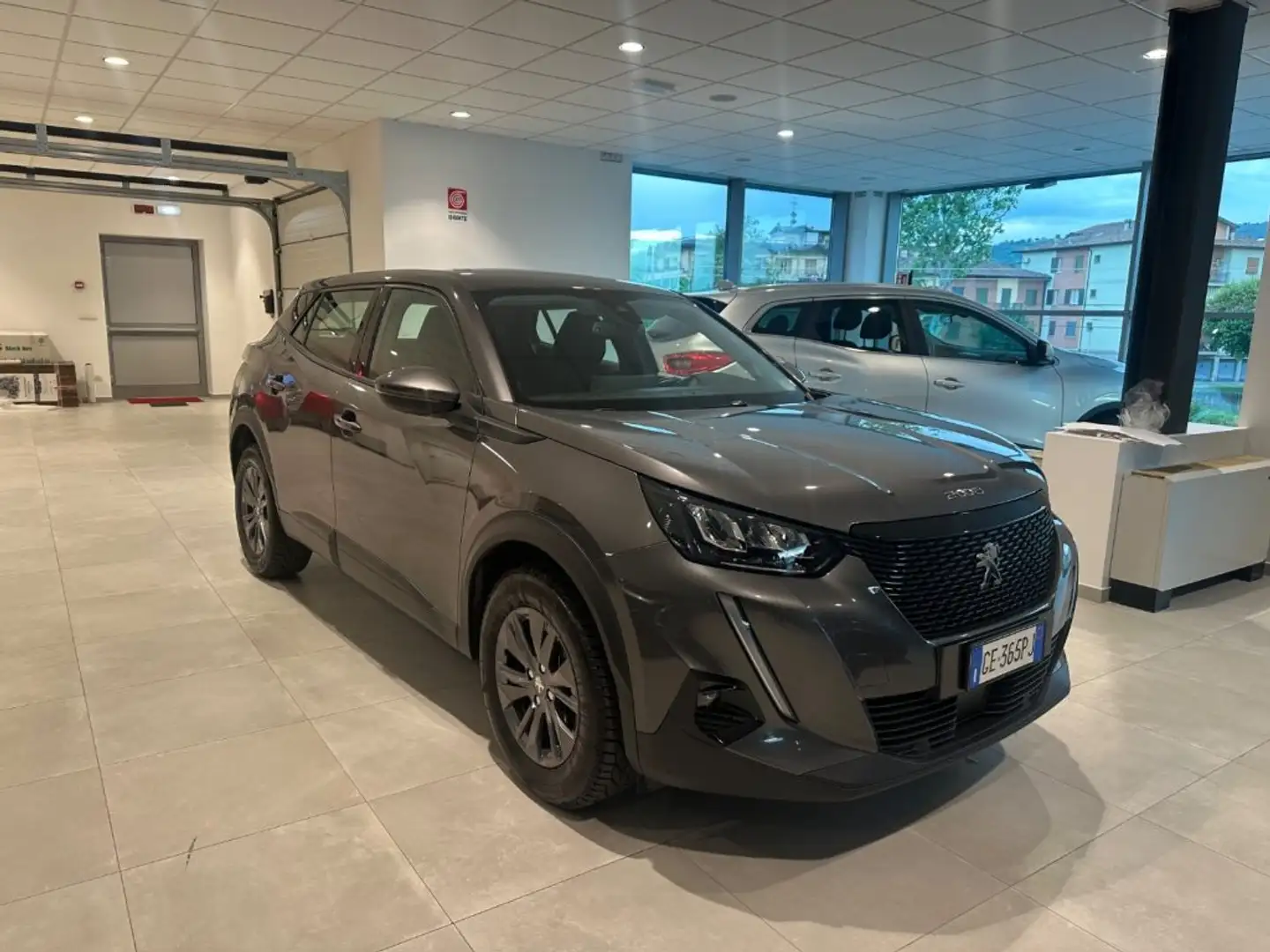 Peugeot 2008 BlueHDi 110 S&S Active Pack Gris - 2