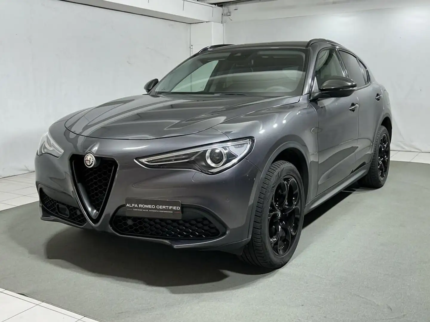 Alfa Romeo Stelvio 2.0 t B-Tech Q4 200cv auto Alfa Romeo Stelvio Grijs - 1