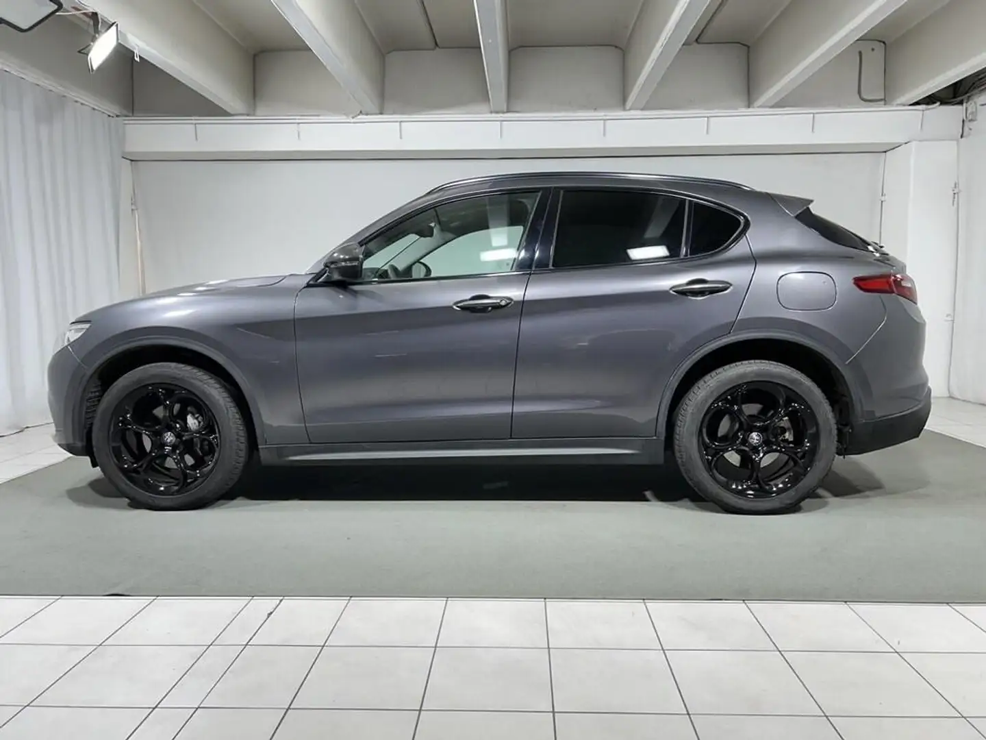 Alfa Romeo Stelvio 2.0 t B-Tech Q4 200cv auto Alfa Romeo Stelvio Grijs - 2