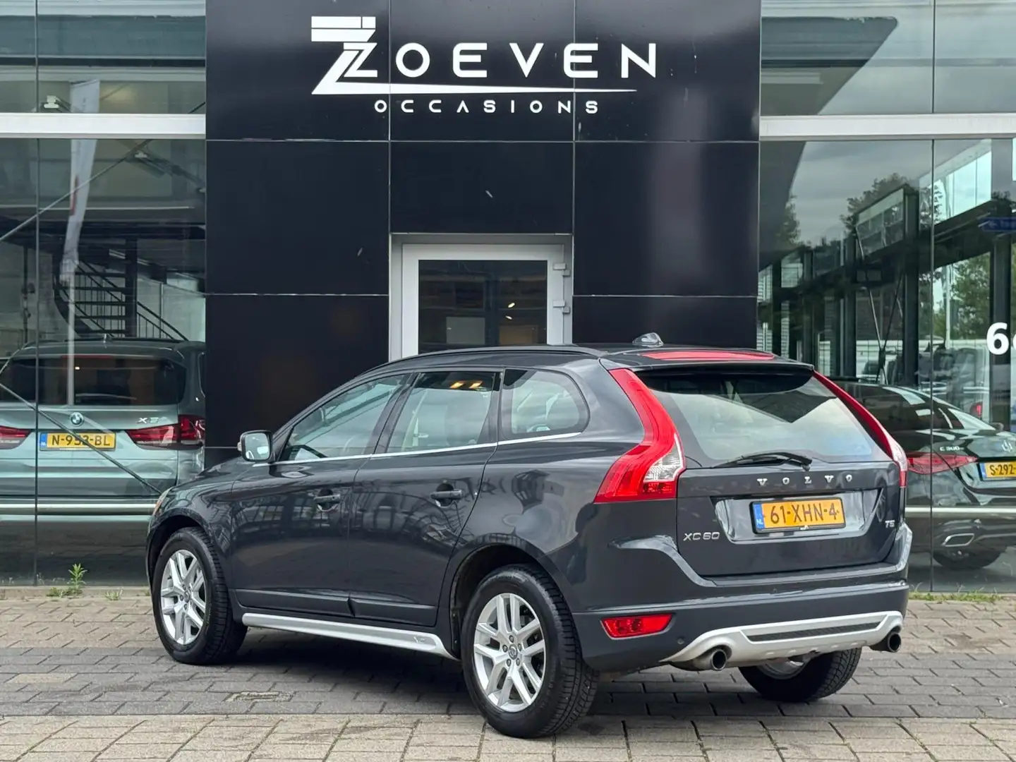 Volvo XC60 2.0 T5 R-Design Gris - 2