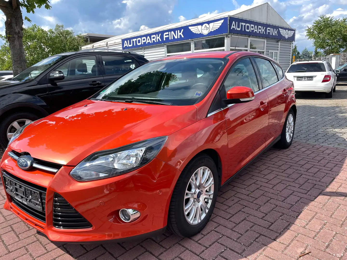 Ford Focus Titanium aus 1.Hand durchgehend Ford Scheckheft Rot - 1