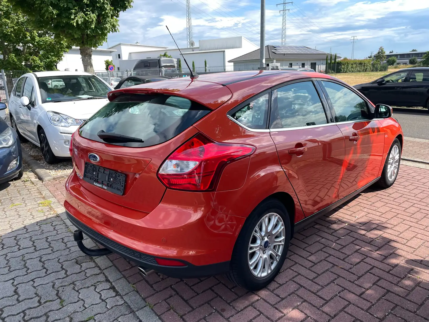Ford Focus Titanium aus 1.Hand durchgehend Ford Scheckheft Rot - 2