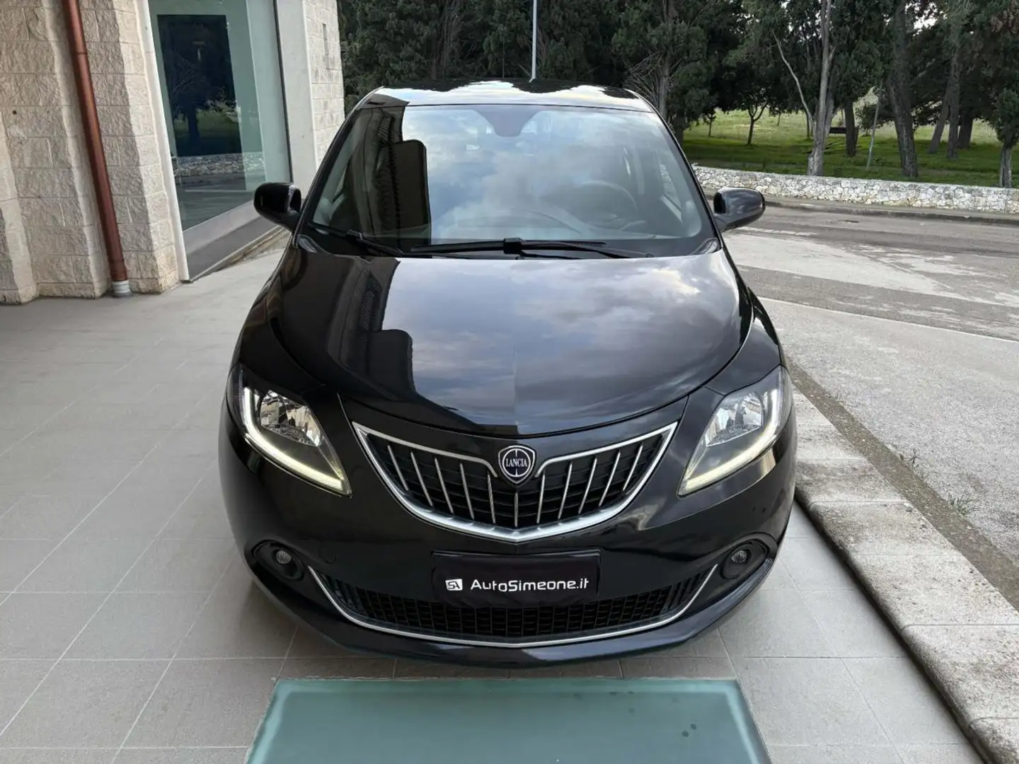 Lancia Ypsilon 1.0 FireFly 5 porte S&S Hybrid Gold 5 posti Nero - 2