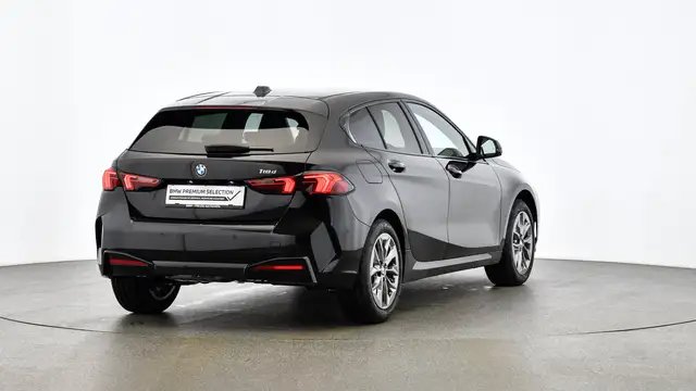 BMW 1 Series view 3