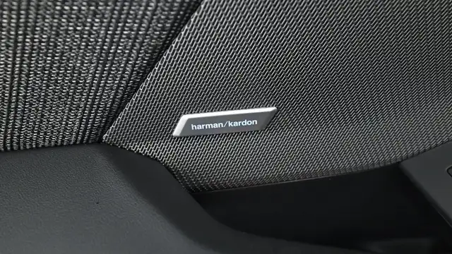 BMW 1 Series view 8