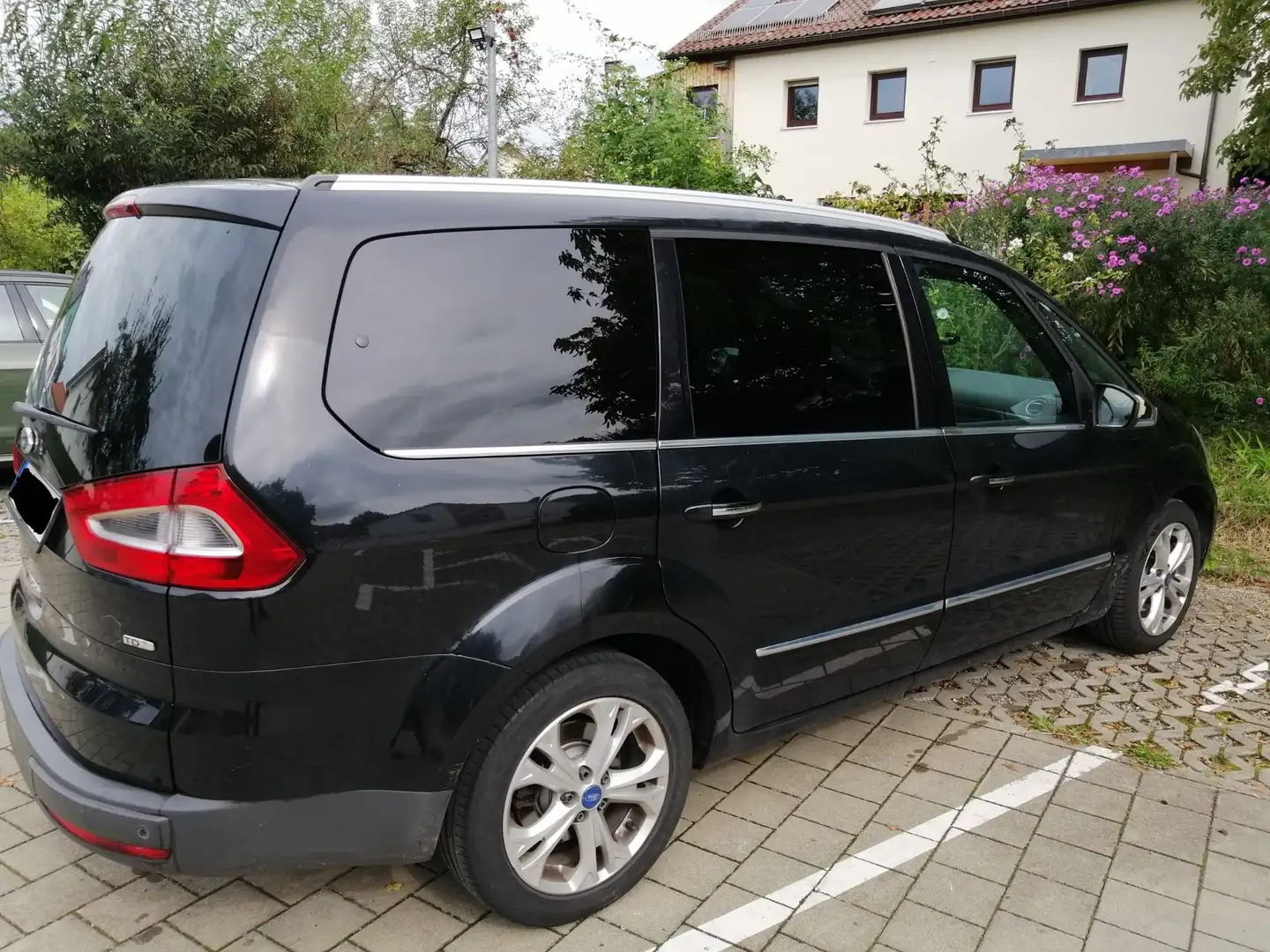 Ford Galaxy Galaxy 2.0 TDCi DPF Aut. Titanium Schwarz - 1