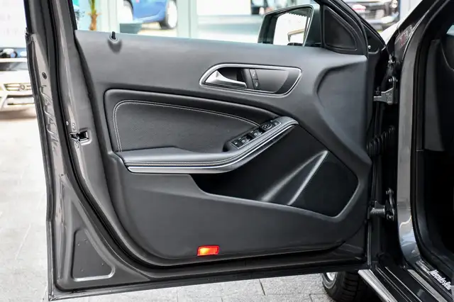 Mercedes-Benz A view 6