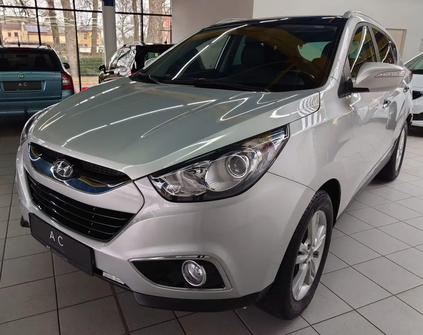 Hyundai iX35 Premium AWD,Automatik,Panorama,Leder,1.Hand Silber - 1