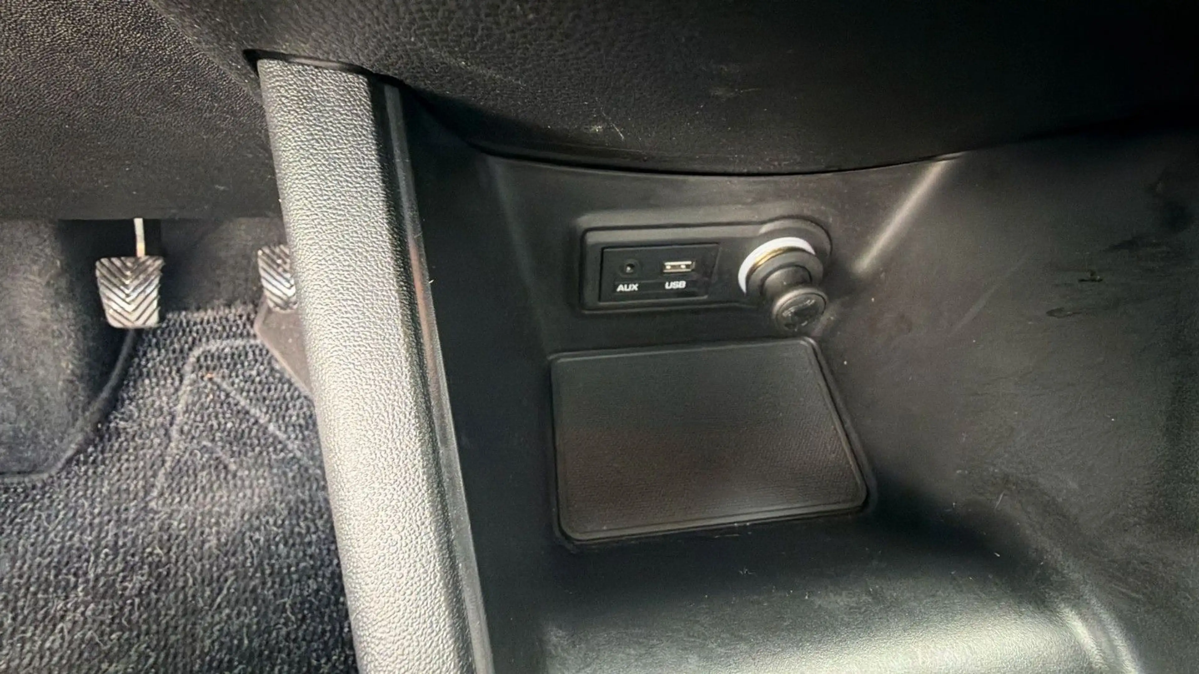 Hyundai iX20 blue Trend — photo 11