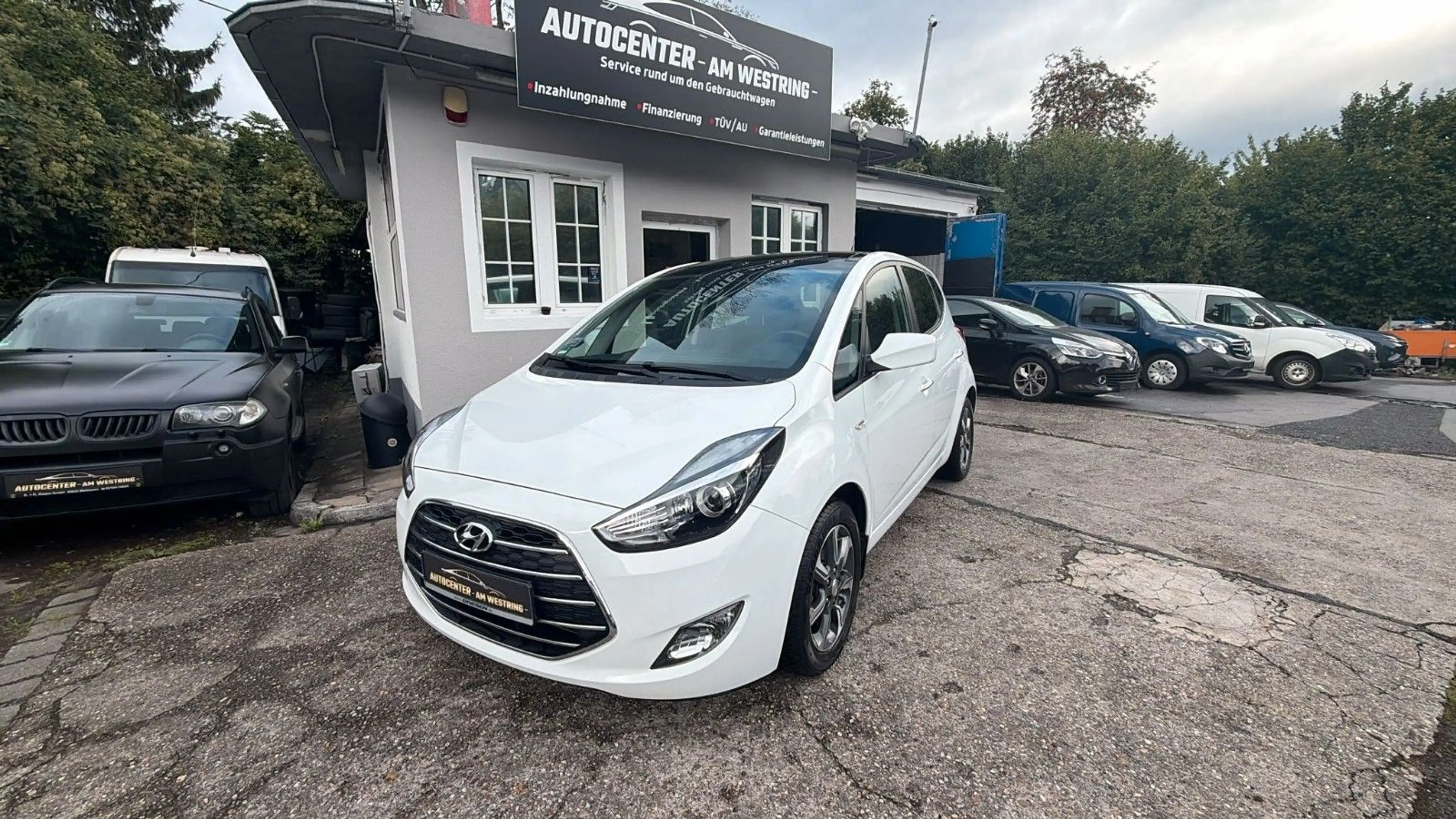 Hyundai iX20 blue Trend