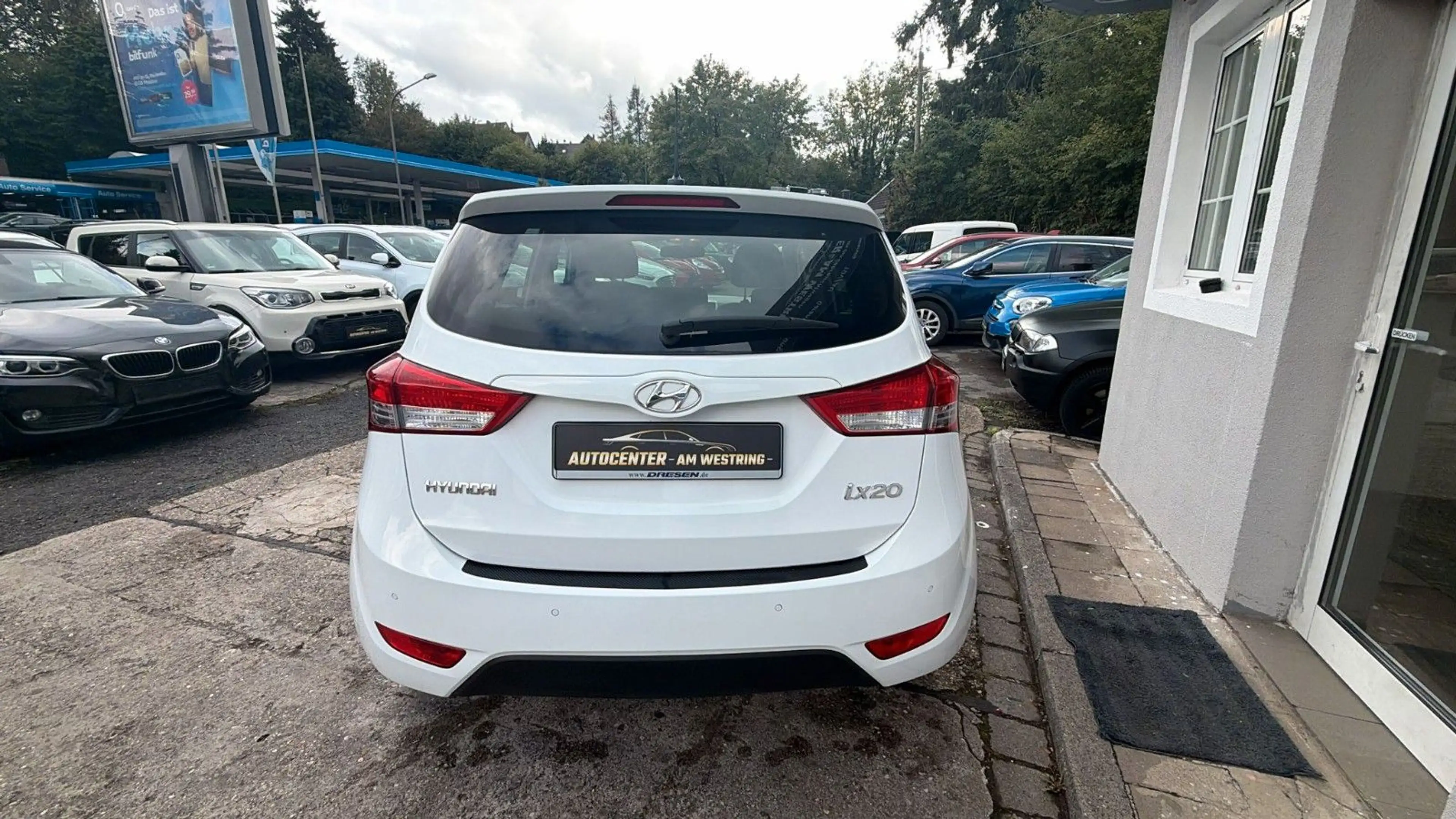 Hyundai iX20 blue Trend — photo 6