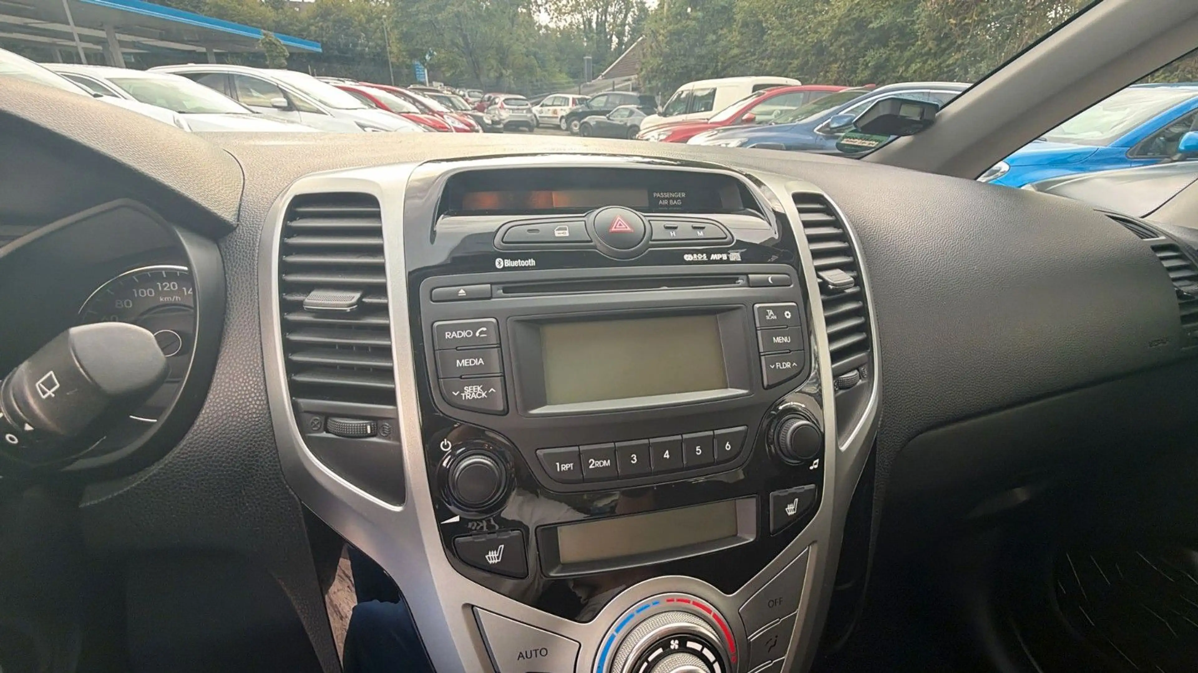 Hyundai iX20 blue Trend — photo 10