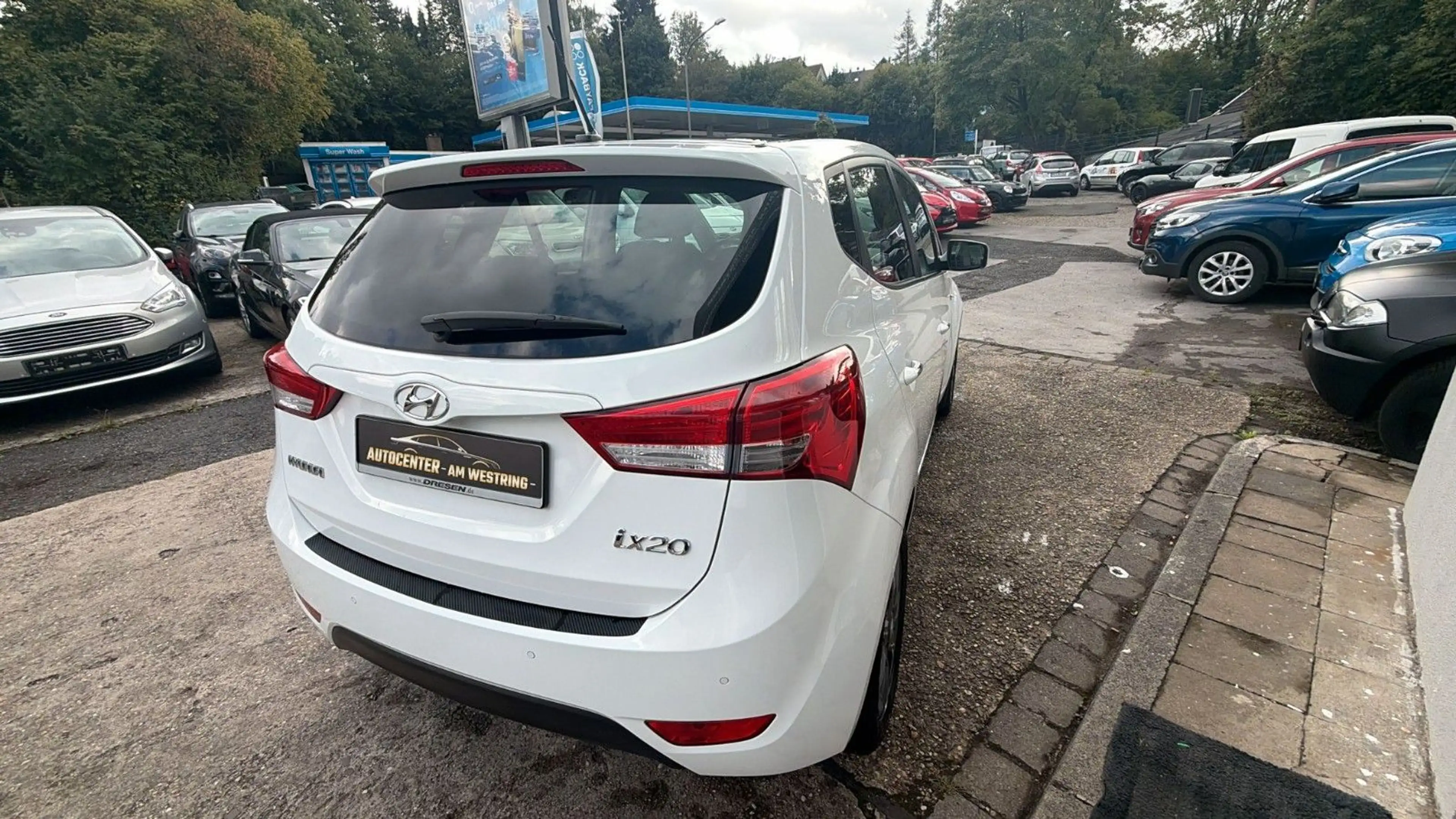 Hyundai iX20 blue Trend — photo 7