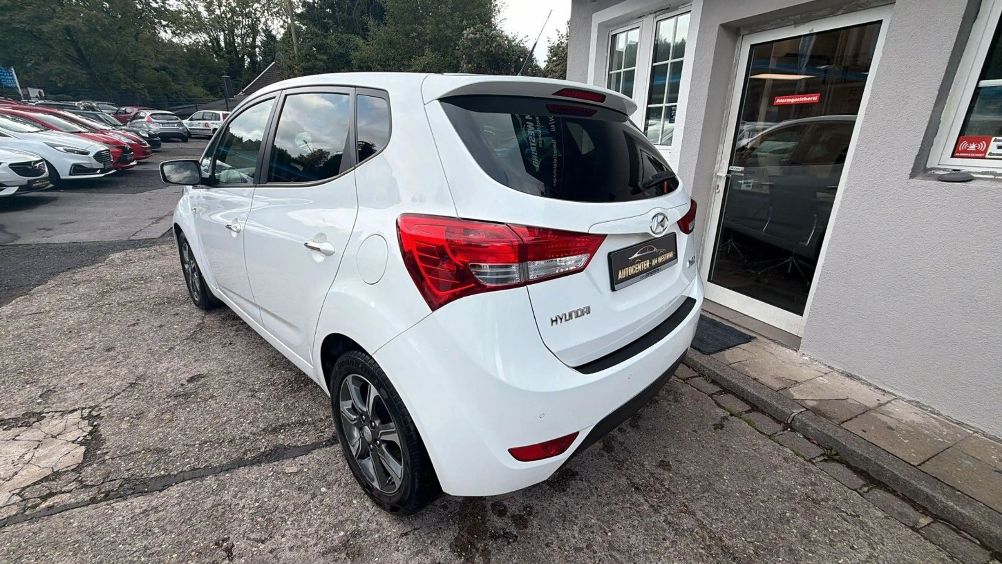 Hyundai iX20 blue Trend — photo 5