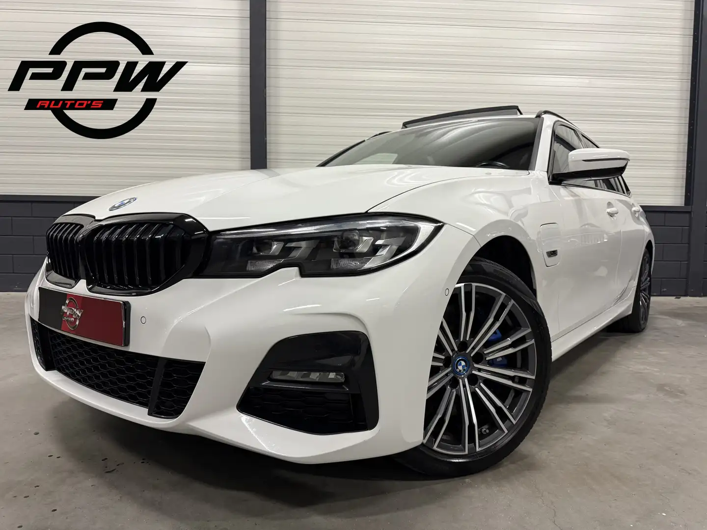 BMW 330 3-serie Touring 330e M-Sport PANO/TREKHAAK/CAMERA/ Weiß - 1