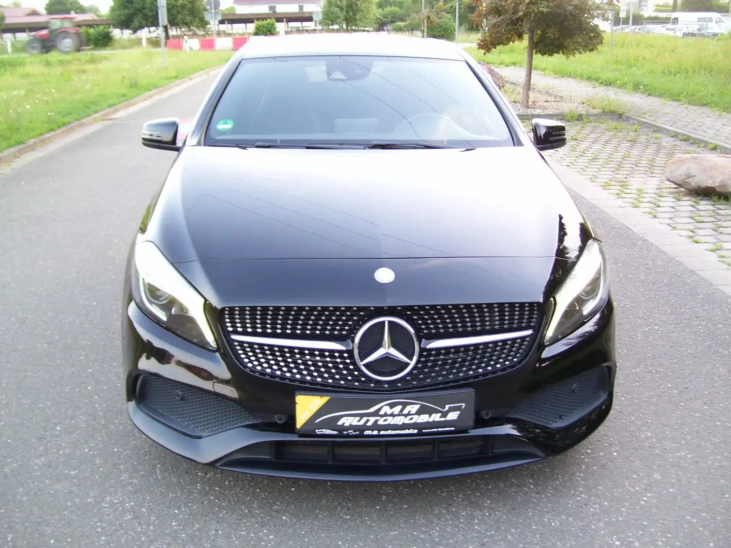 Mercedes-Benz A 200 BlueEfficiency*AMG*Autom.F1*Night-Paket Schwarz - 2