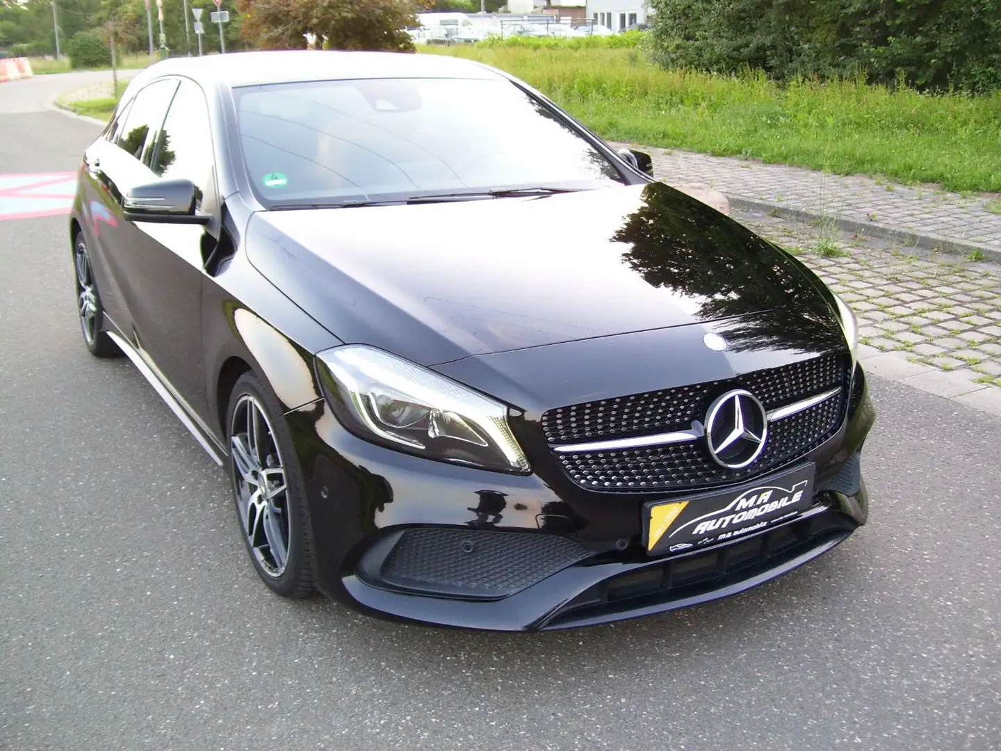 Mercedes-Benz A 200 BlueEfficiency*AMG*Autom.F1*Night-Paket Schwarz - 1