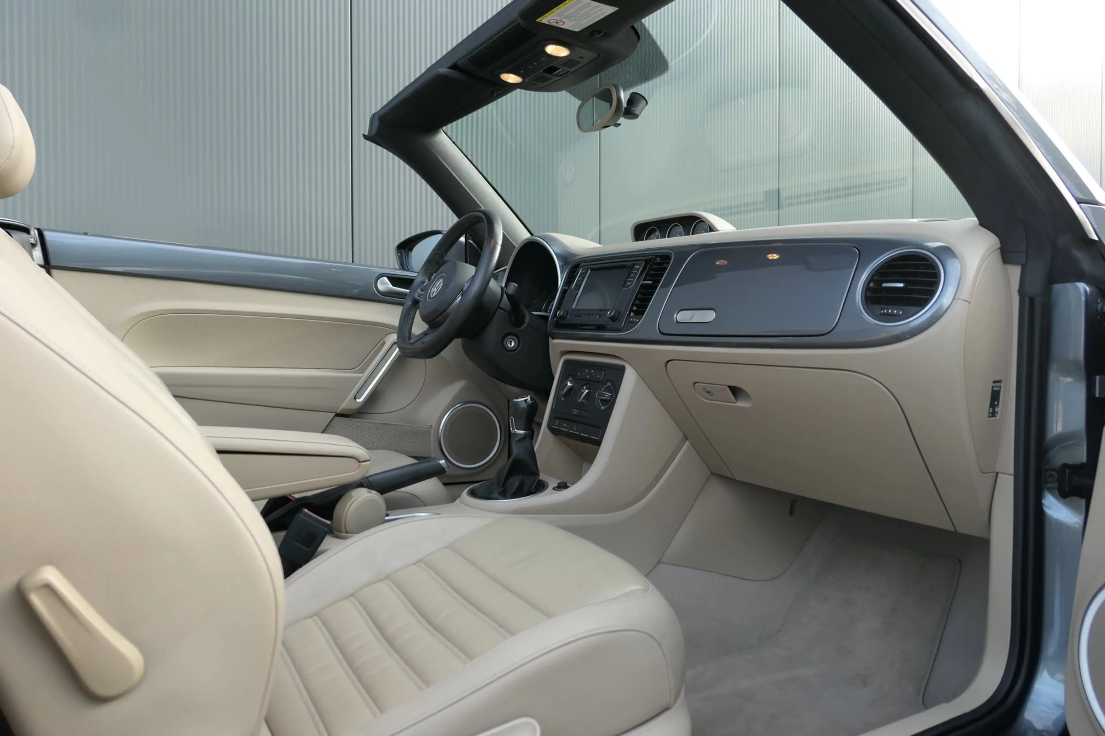Volkswagen Beetle Cabriolet 1.2 TSI Design BlueMotion NAP Leder Carp — photo 13