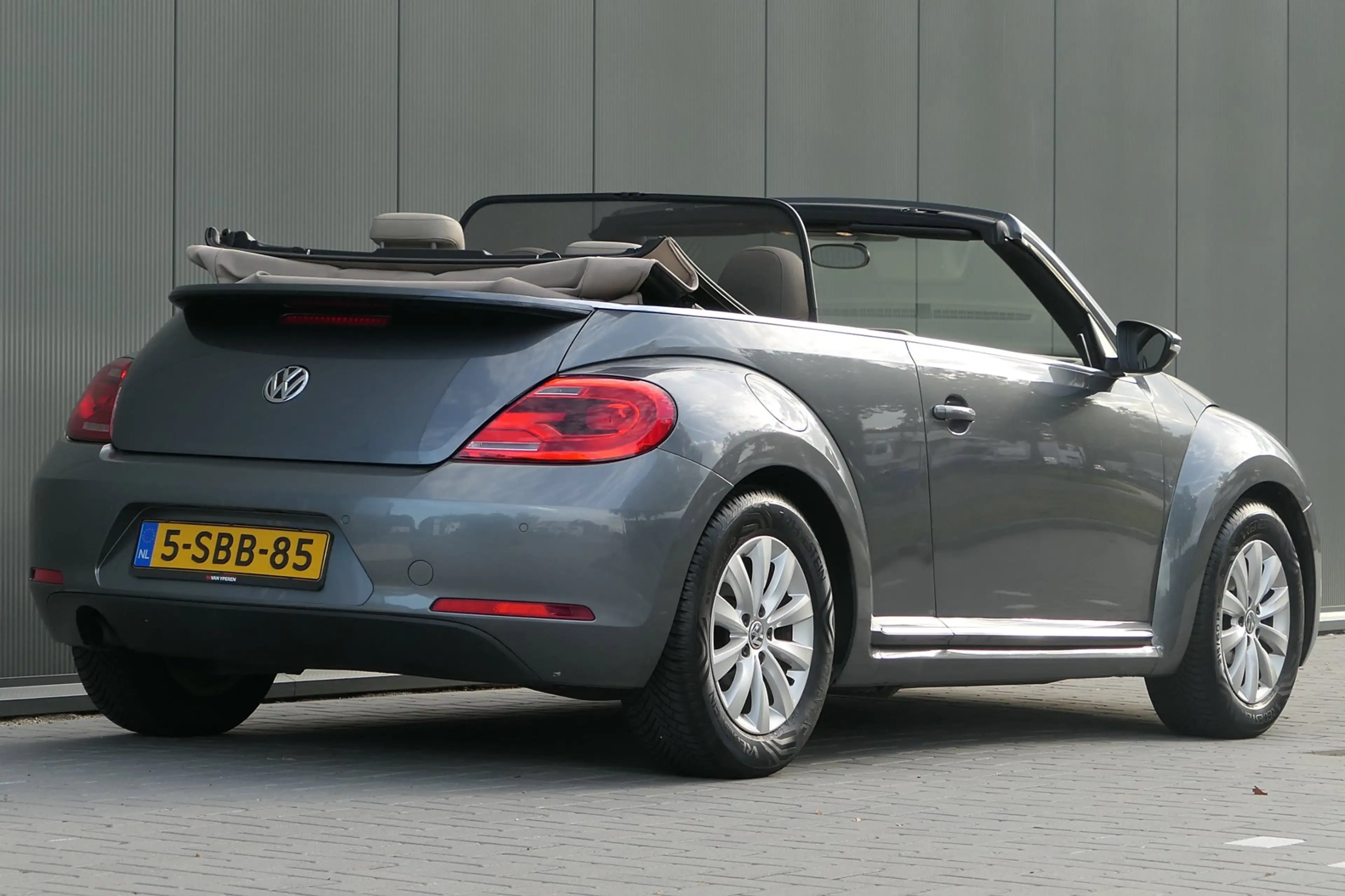 Volkswagen Beetle Cabriolet 1.2 TSI Design BlueMotion NAP Leder Carp — photo 2
