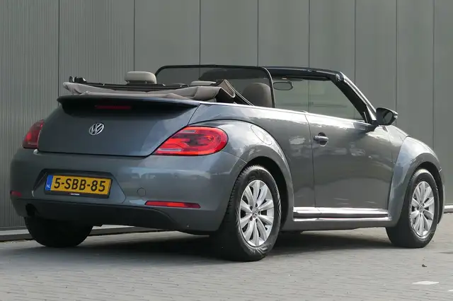 Volkswagen Beetle view 2