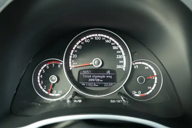 Volkswagen Beetle view 7