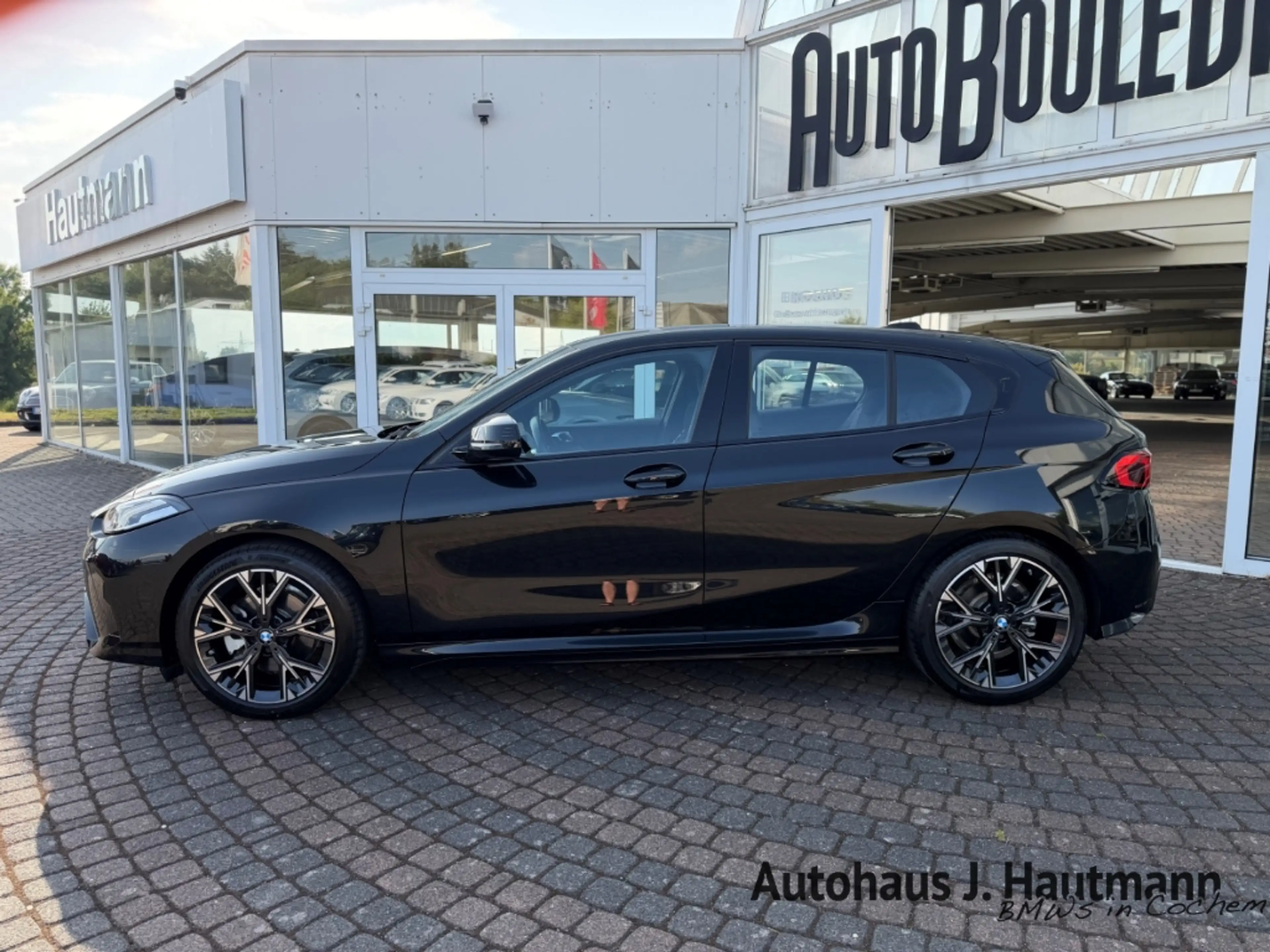 BMW 120 i M SPORT *ACC*RFK*LM18''*NAVI*SHZ* — photo 3