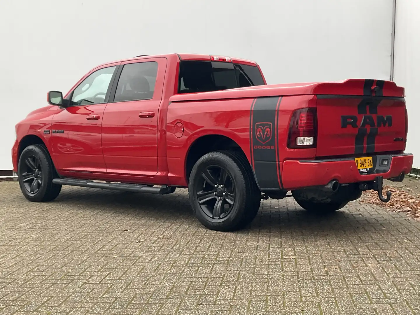 Dodge RAM 1500 5.7 V8 4x4 Sport Trekhaak Pano Alpine Nav/Cam Rood - 2