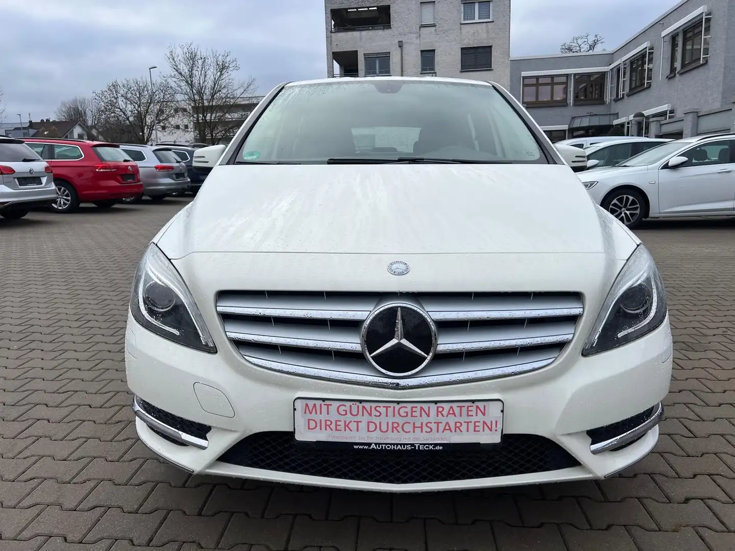 Mercedes-Benz B 180 BlueEFFICIENCY NEUE BREMSEN/Bi-Xenon/Navi/SHZ/PDC/ Weiß - 2