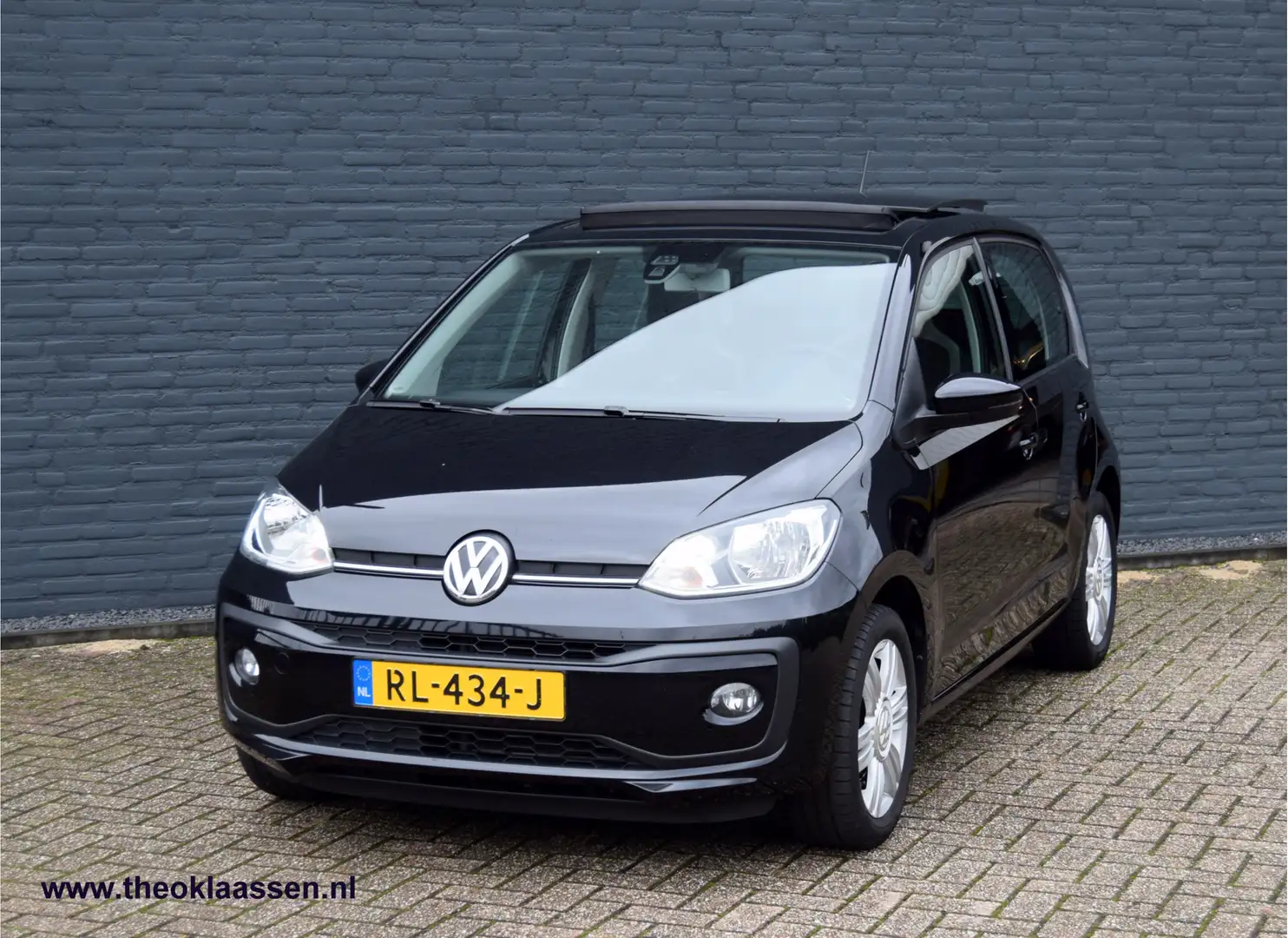 Volkswagen up! 1.0 BMT high up! Panoramadak Camera Cruise control Zwart - 2