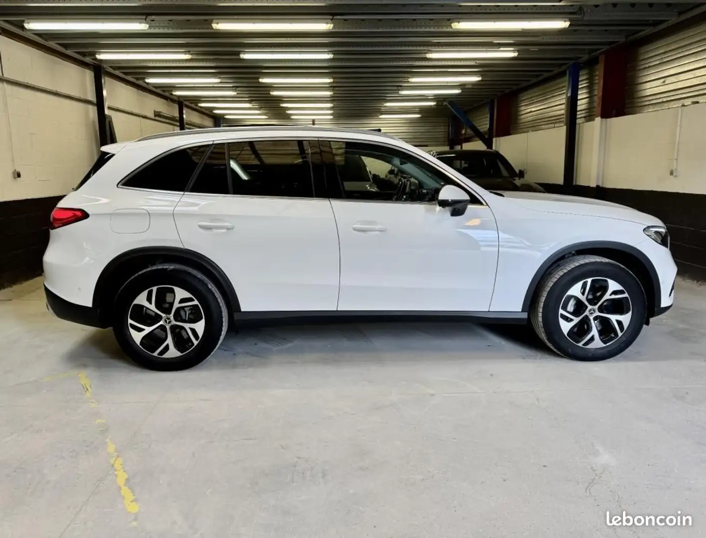 Mercedes-Benz CLS 300 Classe Mercedes 300e 300 e Hybrid 204%2B136 313 ch 4MATIC Business Line 9G-Tronic 1e main Origine FR Blanco - 2