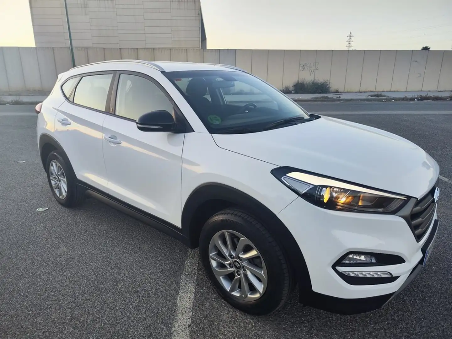 Hyundai TUCSON 1.6 GDi BlueDrive 25 Aniversario 4x2 Blanco - 1