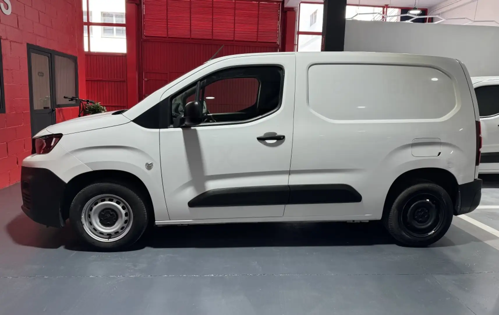 Peugeot Partner 1.5BlueHDI S&S Pro Standard 600kg 100 Blanco - 2