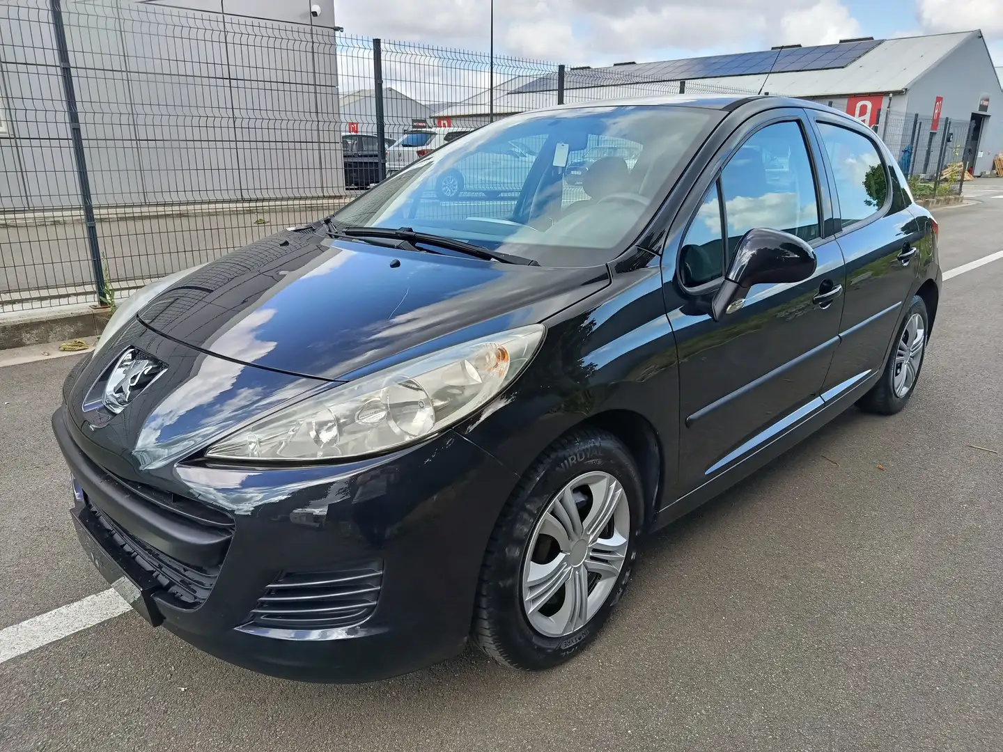 Peugeot 207 207 1.4 HDi 5p airco Zwart - 1