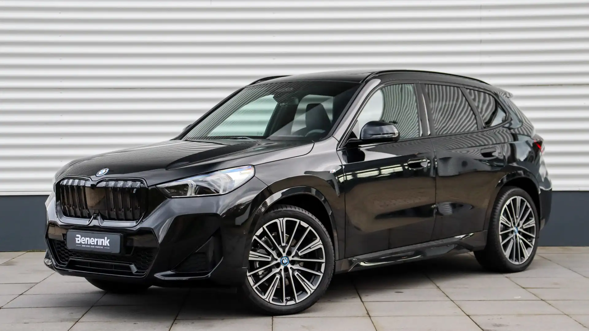 BMW iX1 xDrive30 M-Sport | Massage | Harman/Kardon | Panor Noir - 1