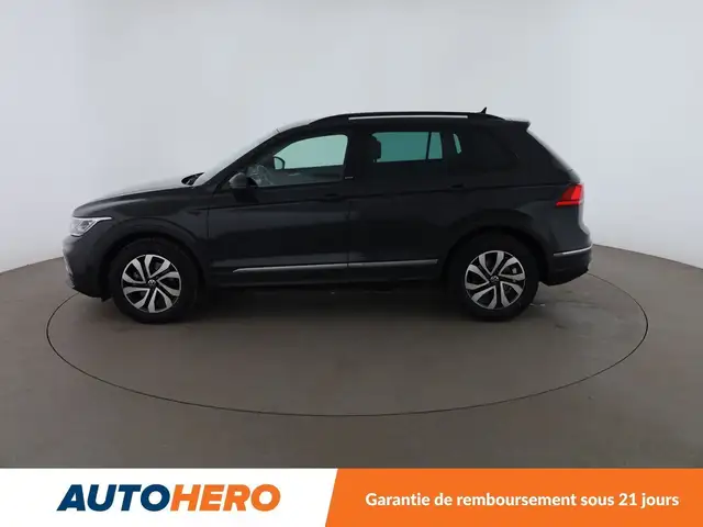 Volkswagen Tiguan view 3