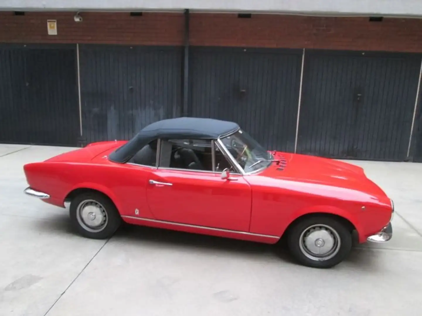 Fiat 124 Spider Rouge - 1