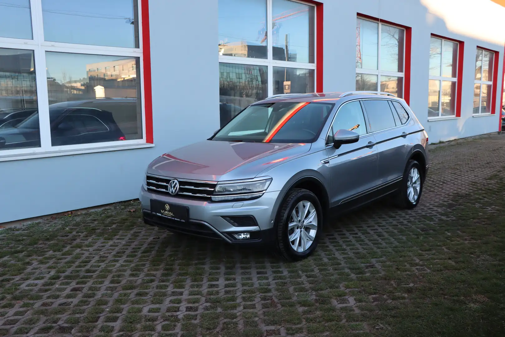 Volkswagen Tiguan Allspace Highline 4Motion|Anhängerkupplung|Offroad Grau - 2