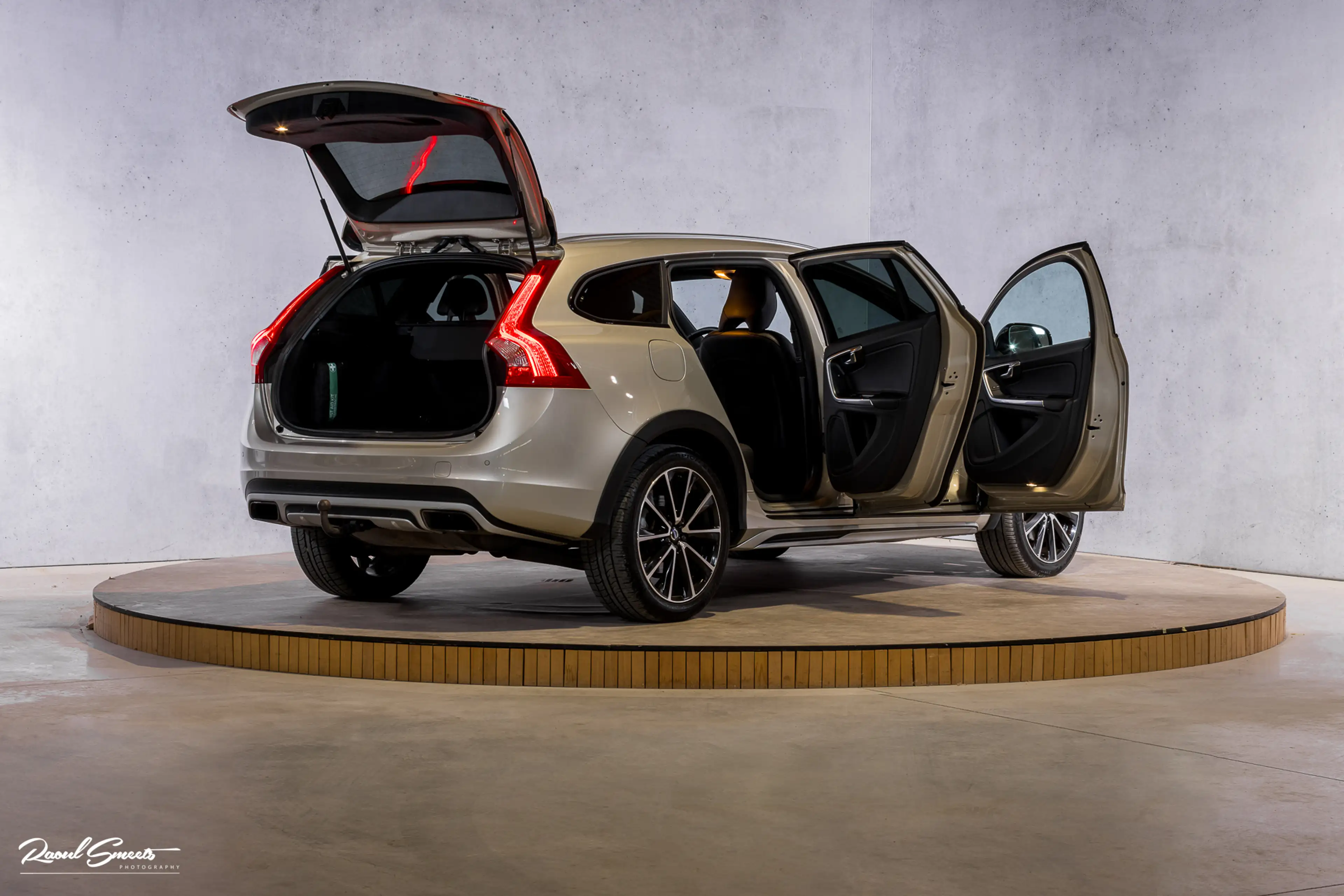 Volvo V60 Cross Country 2.0 T5 AWD Summum | Trekhaak | Memory | Cruise Con — photo 9