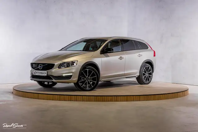 Volvo V60 Cross Country 2.0 T5 AWD Summum | Trekhaak | Memory | Cruise Con