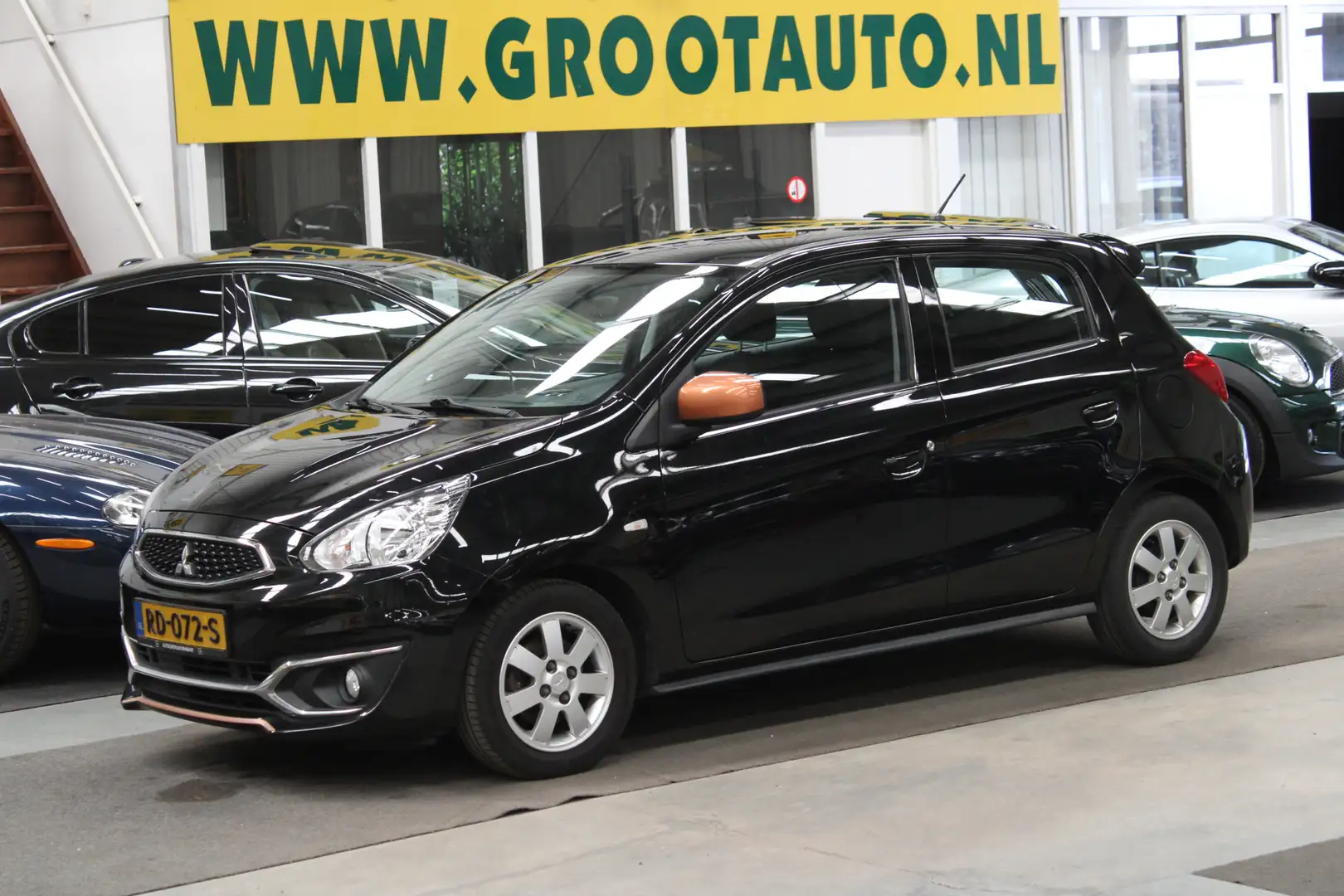 Mitsubishi Space Star 1.0 Cool+ Airco, Isofix, Stuurbekrachtiging Zwart - 1
