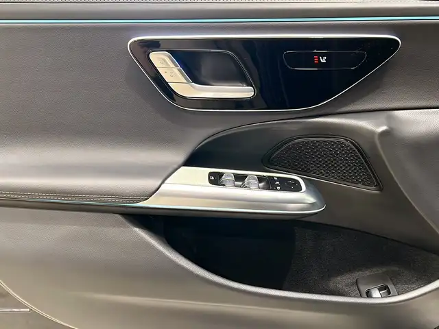 Mercedes-Benz E-Class view 13