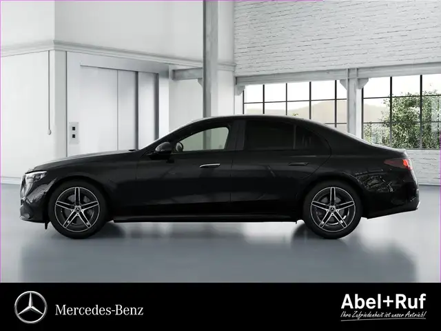 Mercedes-Benz E view 3