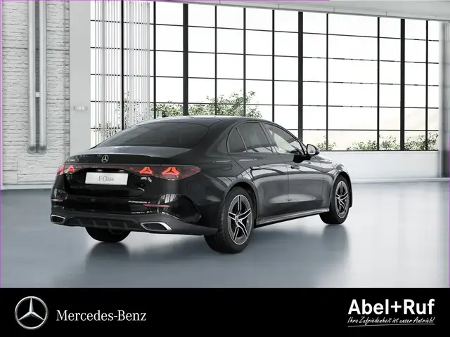 Mercedes-Benz E view 4