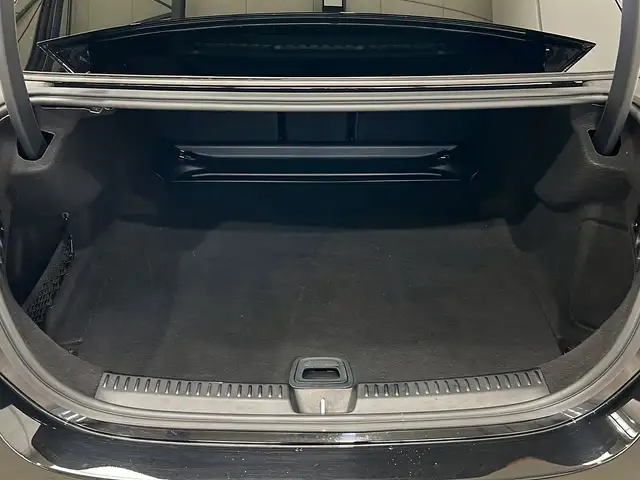 Mercedes-Benz E-Class view 8