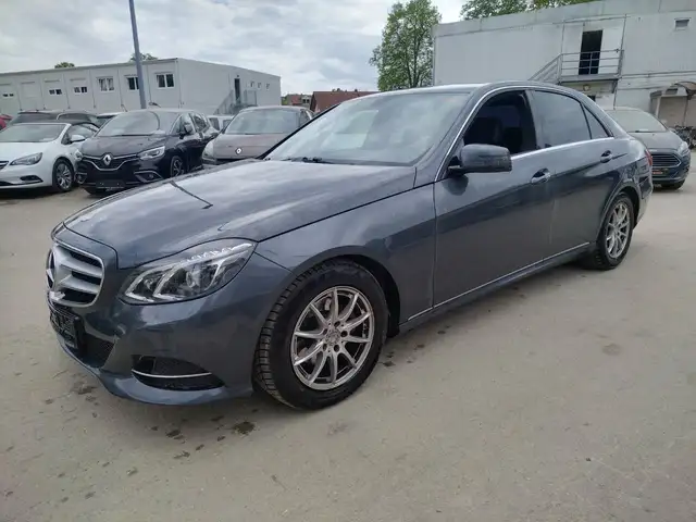Mercedes-Benz E 220 Lim.Avandgarde+KLIMAAUTO+T.LEDER+MASS.SITZ